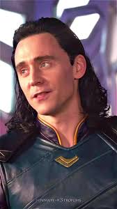 what a bad day to not live in london to attend to mcm comic con and meet  tom BYE-