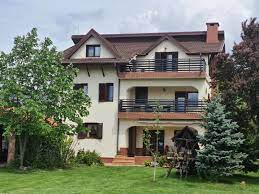 Milionarul își ridică noua locație la paradisul verde, pe malul lacului. Castel Maria Corbeanca Updated 2021 Prices