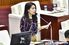 問卦 如果高端賣出四千萬劑疫苗能賺多少錢？ 倍，那就是4000～8000億， 關鍵是這筆錢都是乾淨錢，吃了沒有潛藏後遺症， 所以大家可以看到dpp現在上下一心全力阻擋bnt和大陸疫苗， 完全不把民眾的生命安. Al5uywb6spzpem