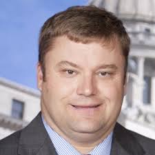 Mississippi lawmaker Lester 'Bubba' Carpenter apologizes for 'black judge'  comment