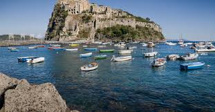 Mese luglio 2,600€ mese agosto 3,800 in corso vittoria colonna, ischia, in una zona centralissima che permette il facile spostamento tra una zona e l'altra, a pochi passi dal ma Case E Appartamenti Vacanza Isola D Ischia Hometogo