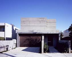 Garage in the middle house design. Home Design Garage Home Decoration