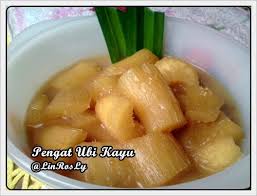 Selanjutnya, bubur ubi kayu disaring untuk memisahkan sari patinya. Linrosly S Gallery Pengat Ubi Kayu Asian Snacks Asian Desserts Food