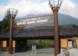 Negeri sarawak bumi kenyalang mempunyai alam semulajadi dan hutan yang masih belum diterokai. Tempat Percutian Menarik Di Perkampungan Budaya Sarawak Tempat Percutian Dan Pelancongan Menarik Di Bandaraya Kuching Sarawak