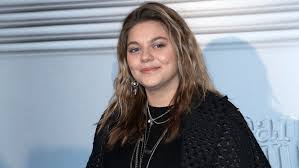 Anne peichert (born 26 november 1996), known by her stage name louane emera or simply louane, is a french singer and actress. Ijz4mnpgx1d2vm