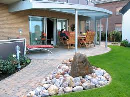 Terrassengestaltung holzterrasse 2021 new ideas, latest inspiration. Kleine Garten