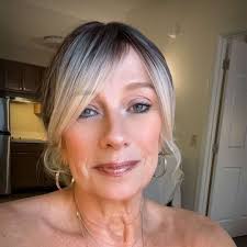 Here's the clip from the Jimmy Fallon Show last night. (I'm embarrassed to  say that I fell asleep before it aired.) I had a great time. Jimmy and the  entire crew from