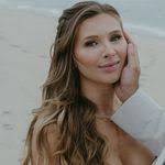 Heather Hallock's Instagram, Twitter & Facebook