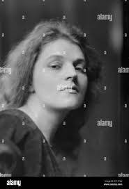 Helen Cray's Instagram, Twitter & Facebook