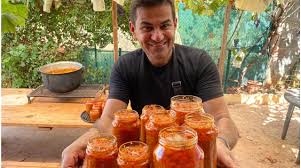 Zacusca cu vinete și ardei necoapți salvează gospodinele. La Sebi Acasa Reteta De Zacusca Fara Coacere Facebook