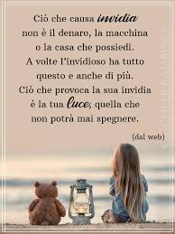 Occhi di bambino 💙 Ciò che causa invidia non è il denaro, la macchina o la  casa che possiedi. A volte l'invidioso ha tutto questo e anche di più. Ciò  che provoca