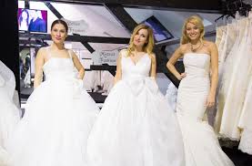 Laura cosoi a avut o apariție inedită și la cununia civilă, chiar dacă nu a venit îmbrăcată în alb. Pret Ieftin Cel Mai Bun Online CumpÄƒrare Acum Rochie De Mireasa Dana Rogoz Afstidelhi Org