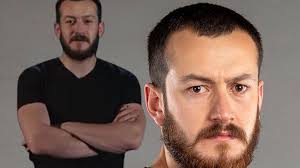 Reşat hacıahmetoğlu, yarım ile yamalak adlı yapım ile tanınan oyuncu. Vanhbue Q8rfm