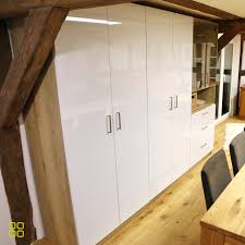 Schrank Mit Vitrine Schrankwerk De In 2020 Einbauschrank Mobel Nach Mass Schrank