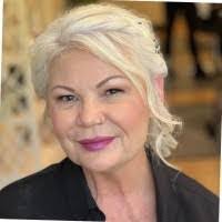 Sondra Carlson's Instagram, Twitter & Facebook