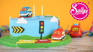 Die sahne schlagen, als rosetten auf den kuchen spritzen. Tut Tut Babyflitzer Torte Sallys Blog