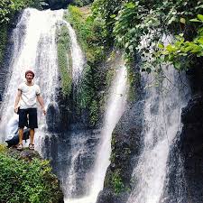 Air terjun grenjengan dowo, unik airnya mengalir lewat sisi tebing yang memanjang. Jajaran Air Terjun Indah Di Jepara Bak Negeri Dongeng