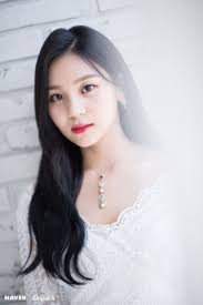 Viviz's umji, eunha, and sinb share how their lives changed during their hiatus. Gfriend Umji Dispatch Maknae Christmas Photoshoot By Naver X G Friend Kpop Girls Umji Gfriend