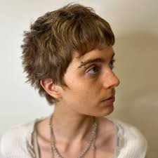 Work by Amy-sha to reduce levels of blonde 👀 We added more darkness with  fine soft low lights to create a richer more autumnal vibe. Easy to do and  easy to undo