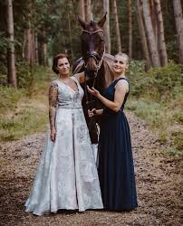 Sie sollten sich frühzeitig um ihr traumkleid (brautkleid im hochzeitslexikon) kümmern. Brautkleider Und Ballkleider Naturlich Schon Brittanja Braut Und Festmoden Manufaktur Moers