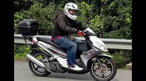 Noul full throttle te face să te simți că ești pe pistă. Nouvo Lc Semput