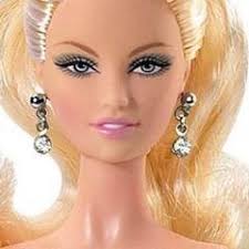 MALANDRAMENTE é uma música sobre uma menina que saiu com um grupo de  rapazes pra dar um rolê. Na verdade, MALANDRAMENTE é uma música sobre a  indignação dos rapazes, porque a menina