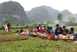 Tiết thanh minh hàng năm là dịp người việt đi tảo mộ, thắp hương, sửa mộ cho người đã khuất. Thanh Minh Trong Tiáº¿t Thang 3 Cá»§a NgÆ°á»i Tay Nung Cao Báº±ng