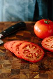 How To Perfectly Slice Any Tomato Recipe Cooking Pork Tenderloin Cooking Dried Beans Cooking Lamb Chops