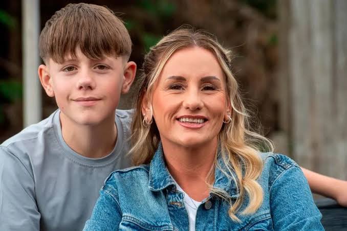 Hero schoolboy, 12, prevented crash tragedy after mum collapsed at wheel in Warwickshire - Yahoo News UK
