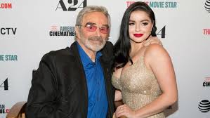 Good photos will be added to photogallery. Ariel Winter Remembers Legend Burt Reynolds From Their Time Working On The Last Movie Star Entertainment Tonight