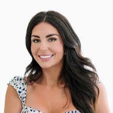 Holly Lacey's Instagram, Twitter & Facebook