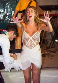 Abiti da sposa di belen rodriguez. Belen Rodriguez Tapiro D Oro Per Il Vestito Da Sposa Tvzap