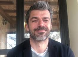 La tua buona azione quotidiana www.1caffe.org. Videointervista A Luca Argentero In Doc Nelle Tue Mani