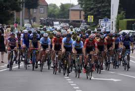 Laat het uw vrienden op facebook weten door op de button hieronder te klikken. Fotospecial Elfstedenronde Brugge 2017 Velofans Be