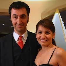 Cem özdemir, a close friend of hrant dink, gave a heartfelt speech about why he came to this event and why the german bundestag passed the resolution. Cem Ozdemir Ehefrau Von Erdogan Fans Beschimpft Bunte De