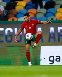 Player stats of raphaël guerreiro (borussia dortmund) goals assists matches played all performance data. Selecoes De Portugal E Vao Duas Raphael Guerreiro Levantou Pela Segunda Vez A Dfb Pokal Pelo Dortmund Vamoscomtudo Another One Raphael Guerreiro Lifted His Second Dfb Pokal