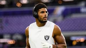 Well the question is, if the eagles drafted a lb instead of hurts, would carson still have been the worst qb in the nfl? Nfl Rumors Ex Chargers Raiders 1 000 Yard Wr Linked To Eagles Heavy Com