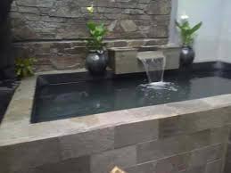 Desain kolam ikan minimalis ini cocok sekali buat kalian yang ingin menambahkan kesan tradisional dengan aksen modern di dalam rumah. Kolam Ikan Koi Minimalis Infoakuakultur Com