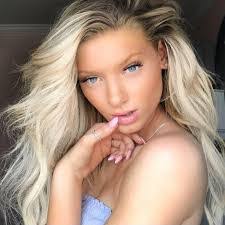 Sophia Mesta's Instagram, Twitter & Facebook