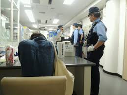 切迫 警察 息子さんが事故で亡くなりました 母 遺体を見た母 息子じゃない 誰この人 警察 え World Scope