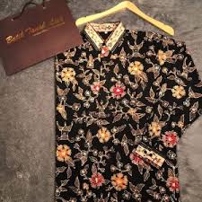 Kaum lelaki biasanya lebih menyukai motif dan warna yang netral. Batik Tanah Liek Hj Wirda Hanim Kain Batik Khas Minangkabau