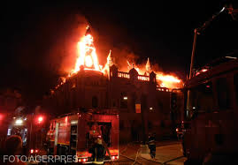 Faţada şi acoperişul clădirii au fost recent renovate cu milioane de euro, fiind un imobil ce dădea prestanţă pieţei unirii din oradea. PoliÈ›ia Bihor S A Autosesizat In Cazul Incendiului De La Palatul Episcopal Greco Catolic Din Oradea Hotnews Mobile