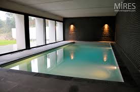La piscine coque est la solution parfaite si vous souhaitez profiter rapidement de votre piscine. Piscine Interieure Mires Paris