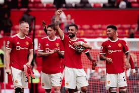 Manchester united's donny van de beek has opened up about his lack of playing time at the club and said it has been mentally difficult at times. Manchester United Must Change Bruno Fernandes Position When Two Players Return Dominic Booth Manchester Evening News