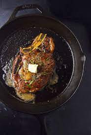 Door het randje vet en de dooradering heeft het veel smaak. Pan Seared Ribeye Steak With Blue Cheese Butter Recipe Kitchen Swagger