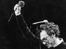 Becoming an icon of political change is a multifaceted process. Expresso Insisto Nao Ser Tristeza E Lema De Comemoracoes Dos 30 Anos Da Morte De Zeca Afonso