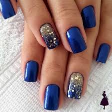 Azul funciona bien con negro y si te lanzas en plata, tienes una se podría decir entonces, que las uñas azul rey compiten en demanda con las uñas color azul marino. Unas Azul Marino O Classic Blue Para Este Otono Dice La Clau