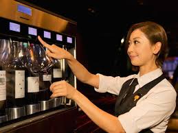 今夜会える 元モデルの美人ソムリエとワインを語らう夜 私服公開あり 1 2 東京カレンダー モデル ソムリエ ワイン