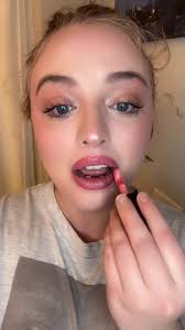 Hiii! Trying out the new ELF hydrating Lip Oils! Have you tried them?? Lmk!  👄💋💄 #elfmakeupreview #makeuptutorial #makeupreview #fyp #blogger  #trending #makeup #grwm