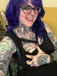 Tomorrow is are day CHICAGO 🏙️ im going to the meet & greet by myself ,  I'm nervous but if you see me HEY! Im friendly , with a neck tattoo that's